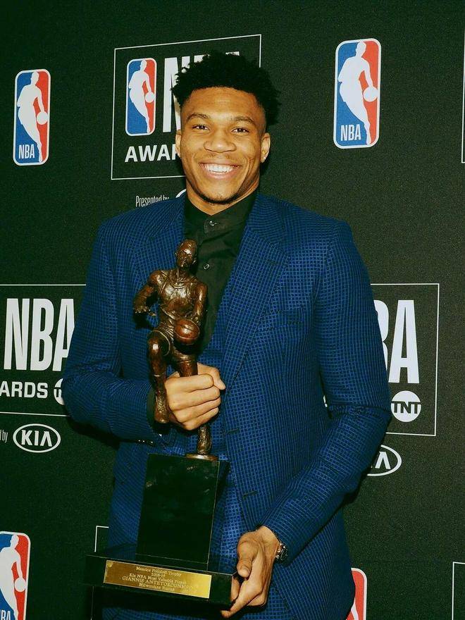 雄鹿尼克斯曾讨论字母哥交易！雄鹿对字母哥也是够可以了！