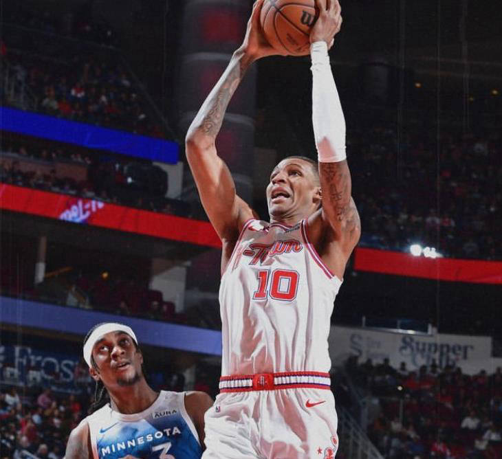 火箭首发前锋场均12+7+1!有望成进步最快球员