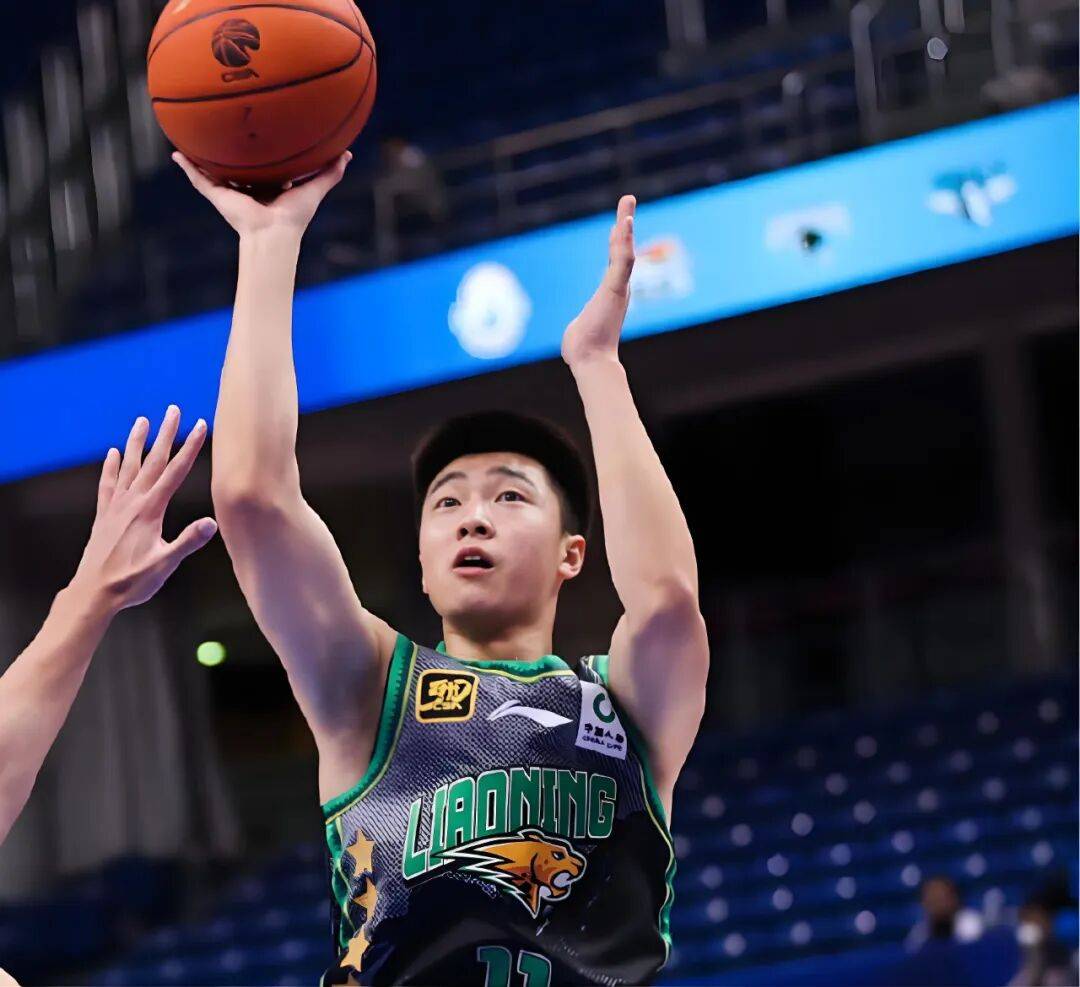 雪上加霜!杨鸣两位“手下”遭禁赛,辽篮夺冠功勋重返NBA