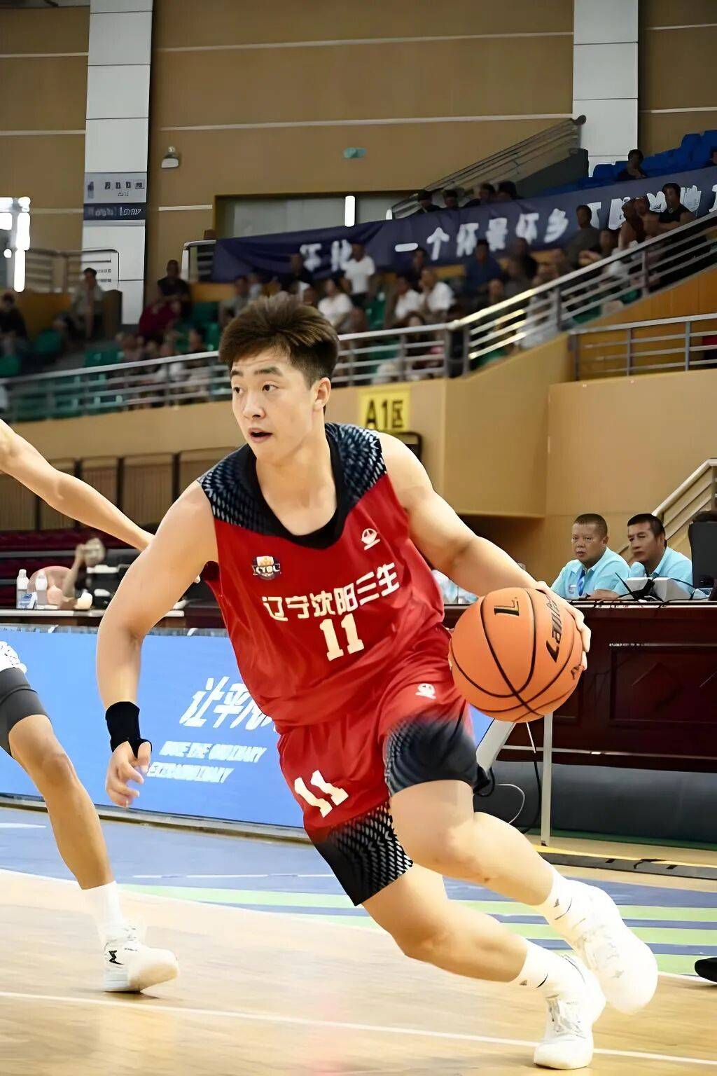 雪上加霜!杨鸣两位“手下”遭禁赛,辽篮夺冠功勋重返NBA